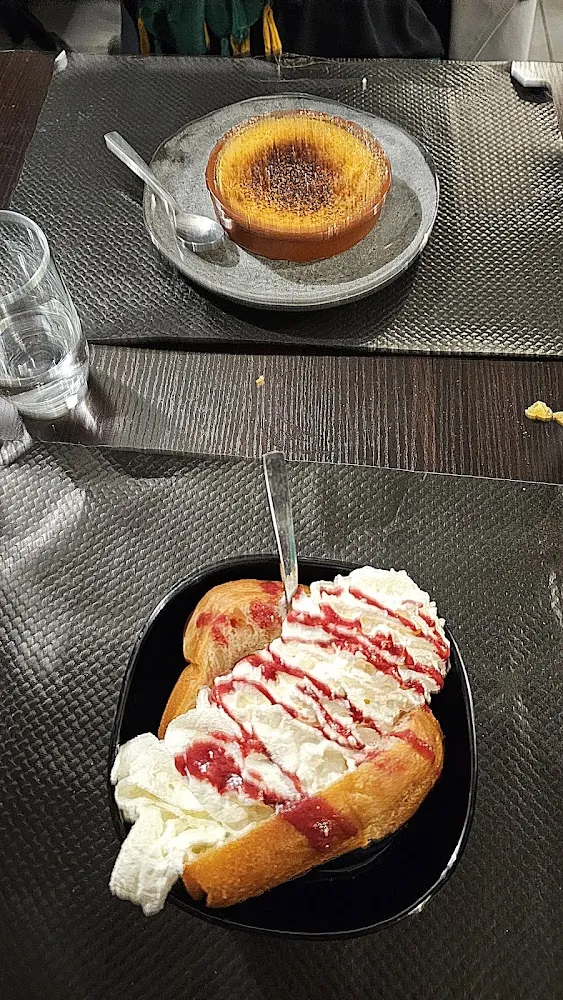 Crème Brûlée Et Baba Au Rhum